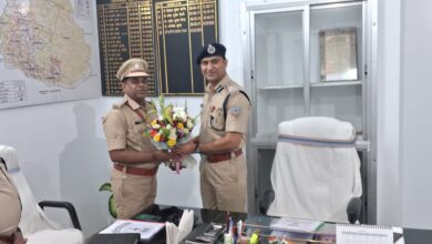 Photo of अनुमंडल पुलिस पदाधिकारी के कार्यालय पहुंचे सुरेन्द्र झा* सिंदरी।