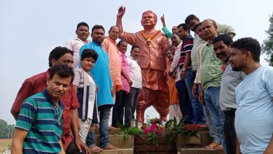 Photo of बिहार सरकार के पूर्व मंत्री सह बोकारो के पूर्व विधायक वीर समरेश सिंह के मूर्ति का अनावरण किया गया 