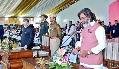 Photo of चौथी बार झारखंड के मुख्यमंत्री बने हेमंत सोरेन, मंच पर INDIA ब्लॉक के कई नेता रहे मौजूद*