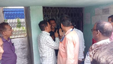 Photo of सिंदरी:मंगलवार को श्यामा प्रसाद मुखर्जी कॉलेज सिंदरी में शिक्षक एवं नन टीचिंग स्टाफों के द्वारा विभिन्न मांगों को लेकर धारणा प्रदर्शन किया गया।