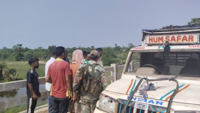 Photo of बलियापुर में अवैध कोयला लदा वाहन ग्रामीणों ने पकड़ा, 14 घंटे बाद ले गई पुलिस