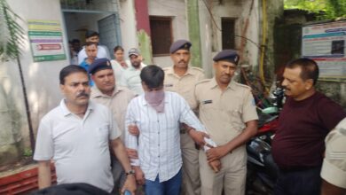 Photo of जमीन के दस्तावेज निकालने के एवज में 15 हजार की रिश्वत की ,की जा रही थी मांग।