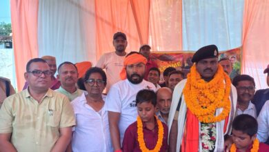 Photo of धनबाद ऑपरेशन सिंदूर में अदम्य साहस का परिचय‌ देने वाले गोमो के बीएसएफ जवान का गर्मजोशी से किया स्वागत* 