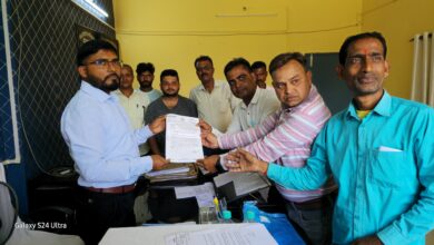 Photo of चांदकुइया के वार्ड सदस्यों ने मुखिया एवं डीलर की शिकायत की।