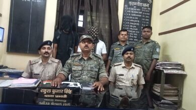 Photo of दो युवक गिरफ्तार कर सुदामदीह पुलिस ने लूट कांड के आरोपियों को धनबाद जेल भेज दिया गया।