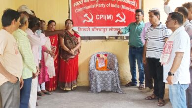 Photo of मार्क्सवादी चिंतक व पूर्व सांसद कॉमरेड ए के राय की 91 वीं जयंती पर सिंदरी में सीपीएम की सिंदरी कमिटी की ओर से रांगामाटी में श्रद्धांजलि दी गईं।