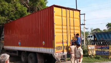 Photo of शराब माफिया गिरोह का अवैध शराब जब्त… अनुमंडल पुलिस पदाधिकारी, सिंदरी के नेतृत्व में छापेमारी