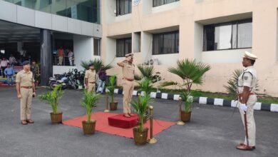 Photo of पुलिस महानिरीक्षक (उ0छो0) बोकारो प्रक्षेत्र श्री क्रांति कुमार गड़िदेशी महोदय मंगलवार को धनबाद समाहरणालय स्थित जिला पुलिस मुख्यालय पहुंचे