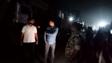 Photo of बलियापुर में पत्थर लदा पांच हाईवा जप्त   कल रात्रि बलियापुर अंचल अधिकारी प्रवीण कुमार सिंह के औचक निरीक्षण के क्रम में दूधिया मोड़ के पास से पांच