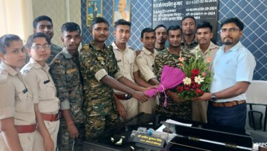 Photo of बलियापुर अंचल अधिकारी को एसडीएम बनने पर दीं बधाईयां।