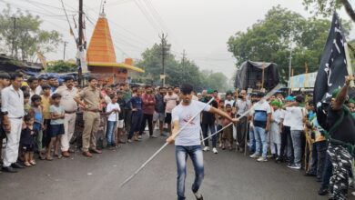 Photo of सिंदरी में मुहर्रम पर्व पर निकला जुलूस, प्रतिबंध के बाद भी जुलूस में हुआ आग का खेल