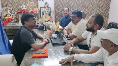 Photo of आज डोमगढ़ बचाओ मोर्चा का एक विशाल प्रतिनिधि मंडल सांसद महोदय लोकसभा धनबाद क्षेत्र के माननीय ढुल्लू महतो जी से उनके आवासीय कार्यालय पर मुलाकात की।