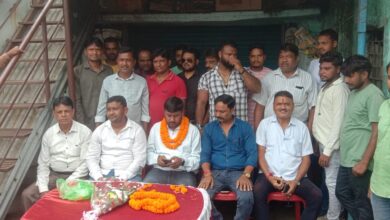 Photo of सिंदरी: धनबाद सांसद ढुल्लू महतो ने कांड्रा बस्ती निवासी टिंकू महतो को सिंदरी नगर निगम क्षेत्र सिंदरी का सांसद