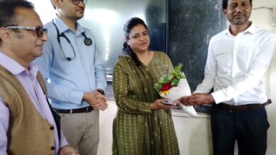 Photo of स्वास्थ्य शिविर में पहुंचे न्यायाधीश,विधायक,पुलिस कर्मी एवं सामान्यजन*