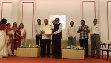 Photo of डॉ. गुलाब चंद पटेल को भुज में स्वयं सिद्ध “गुरुजी” शिक्षक उत्कृष्टता पुरस्कार से सम्मानित किया गया।
