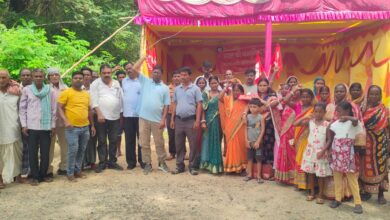 Photo of सिंदरी बस्ती के जरुरतमंदों की अवहेलना बर्दाश्त नहीं – छोटन चटर्जी