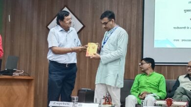 Photo of गाँधी जयंती पर सर्वोदय एन एस एस यूनिट गुजरात विश्व विद्यालय में डॉ गुलाब चंद पटेल हुए सम्मानित