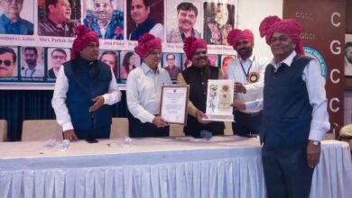 Photo of बाल रक्षक प्रतिष्ठान महा राष्ट्र द्वारा “बाल रक्षक आधार वड सम्मान” से सम्मानित डॉ. गुलाब चंद पटेल