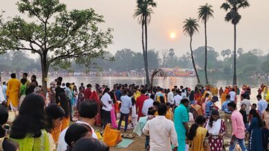 Photo of आस्ताचलगामी सूर्य को अर्घ्य दे व्रतियों ने की सुख समृद्धि की कामना।