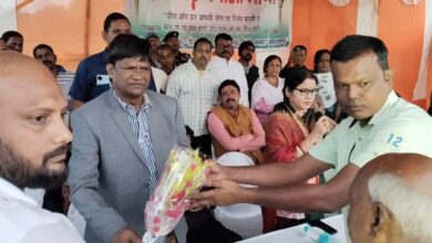 Photo of धनबाद उपायुक्त से लेकर केन्द्रीय उर्वरक मंत्री तक आवास का मुद्दा आपका बेटा उठाएगा – ढुलू महतो