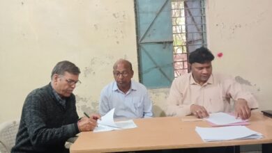Photo of मंडलेश्वर: पटवारी छतरसिंह चौहान को 25000 हजार की रिश्वत लेते लोकायुक्त टीम ने रंगे हाथ पकड़ा*