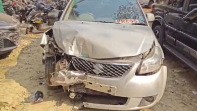 Photo of धनबाद में पुलिस का पीछा, प्रेस बोर्ड लगी कार JH 10 AE 4311 से मिला मवेशियों का अवैध लोड