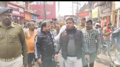 Photo of धनबाद नगर निगम दूसरे दिन अतिक्रमण हटाने हीरापुर पार्क मार्केट रोड पहुंची चैंबर के लोगों ने किया विरोध…*