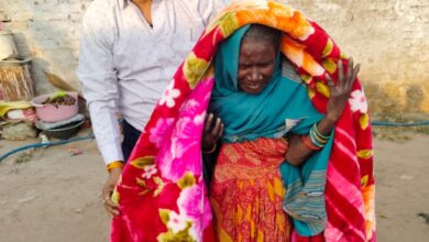 Photo of एक सौ कंबल वार्ड नंबर 34 एवं 49 राजस्व निरीक्षक के द्वारा कंबल वितरण किया गया