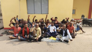 Photo of कांड्रा एफसीआई गोदाम के श्रमिक माँगने गए बकाया वेतन, मिल गया काम में बँटवारा