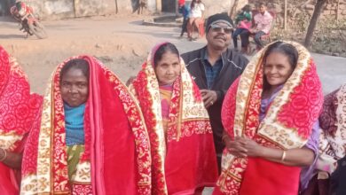 Photo of झरिया अंचल निरीक्षक अभय कुमार सिन्हा द्वारा वार्ड 47 में कमल वितरण का आयोजन किया गया।