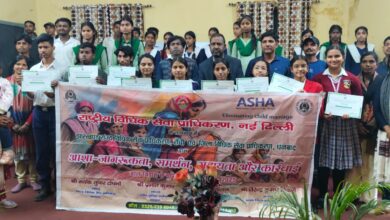 Photo of स्कूली छात्र-छात्राओं को प्रशस्ति पत्र देकर सम्मानित किए न्यायाधीश  