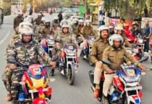 Photo of अपराध नियंत्रण व अड्डाबाजी के रोकतहम हेतु सिटी हॉक्स का फ्लैग मार्च, शरारती तत्वों को पुलिस का कड़ा संदेश*