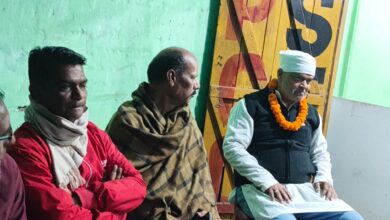 Photo of सिंदरी। सिंदरी के वार्ड 54 के प्रत्याशी रंजीत कुमार अपने चुनाव चिन्ह को प्राप्त करते ही अपने कर्म क्षेत्र वार्ड 54 के