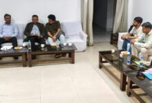 Photo of लोदना क्षेत्र में खतरों से बचाव हेतु IIT-ISM के प्रतिनिधि मंडल के साथ मीटिंग पर चर्चा की गई।