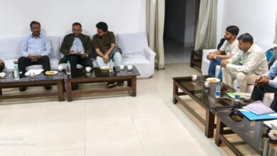Photo of लोदना क्षेत्र में खतरों से बचाव हेतु IIT-ISM के प्रतिनिधि मंडल के साथ मीटिंग पर चर्चा की गई।