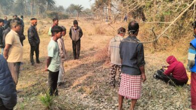 Photo of मनोहरटाँड़ में झाड़ियों में पेड़ से लटका मिला 25 वर्षीय युवक का शव