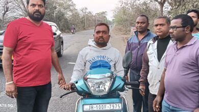 Photo of जर्जर हीरक रोड बनी ‘डेथ ट्रैप’, विभाग की लापरवाही के खिलाफ भाकपा माले और ग्रामीणों ने खोला मोर्चा।*