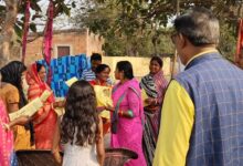 Photo of गरीब का सहारा बनेगी गरीब प्रत्याशी: आशा कुमारी ने माँगा माताओं-बहनों से जीत का आशीर्वाद।