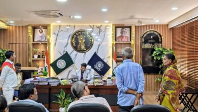 Photo of धनबाद उपायुक्त के जनता दरबार में उमड़ी भीड़; बेकारबांध में पुस्तकालय और पार्क की उठी मांग