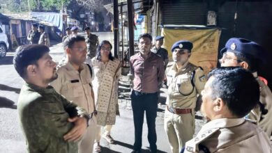 Photo of भिखराजपुर मामला उपायुक्त ने रात 10 से 1 बजे तक खुद संभाला मोर्चा उपद्रवियों पर सख्त कार्रवाई के निर्देश