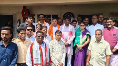 Photo of बलियापुर के भिखराजपुर में रामनवमी जुलूस पर पथराव सांसद ढुल्लू महतो ने प्रशासन की लापरवाही पर उठाए गंभीर सवाल