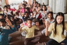 Photo of श्री सत्यनारायण मंदिर में संस्कृत पाठशाला का आयोजन: होली और चंद्रग्रहण पर दी गई विशेष जानकार।