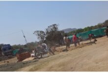 Photo of खाकी की नाक के नीचे ‘काले हीरे’ की डकैती; चेकपोस्ट के पीछे बाहुबलियों का अवैध डिपो, प्रशासन मौन