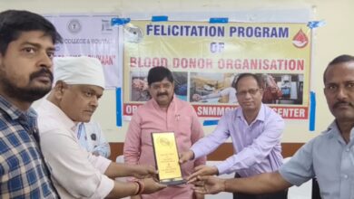Photo of रक्तदाता संस्थाओं को एस एन एम सी एच में समारोह आयोजित कर सम्मानित किया गया।