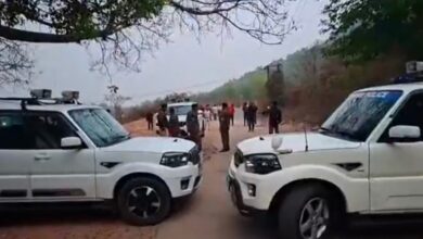 Photo of धनबाद पुलिस और प्रिंस खान गिरोह के बीच मुठभेड़, एक अपराधी को लगी गोली सब इंस्पेक्टर घायल