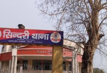 Photo of सिंदरी पुलिस ने चोरी के मोटरसाईकिल के साथ पकड़कर दो स्थानीय चोरों को भेजा जेल