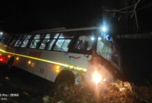 Photo of बड़ा हादसा टला: बोकारो में अनियंत्रित होकर दुर्घटनाग्रस्त हुई कल्याणी बस, सुरक्षित बचे सभी यात्री