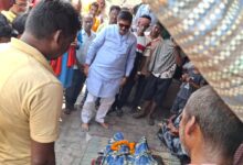 Photo of विधायक राज सिन्हा ने शोक संतप्त परिवार को बंधाया ढांढस बजरंगी वर्मा की माताजी के निधन पर दी श्रद्धांजलि