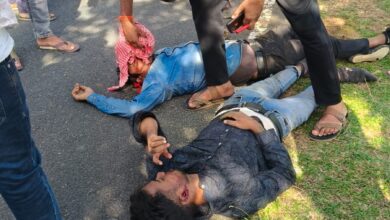 Photo of बगोदर सड़क हादसे में दो युवक घायल, उप प्रमुख ने दिखाई संवेदनशीलता