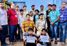 Photo of धनबाद स्टेशन पर ऑपरेशन AAHT का बड़ा धमाका मासूमों के बचपन का सौदा करने वाले दो शिकारी गिरफ्तार।
